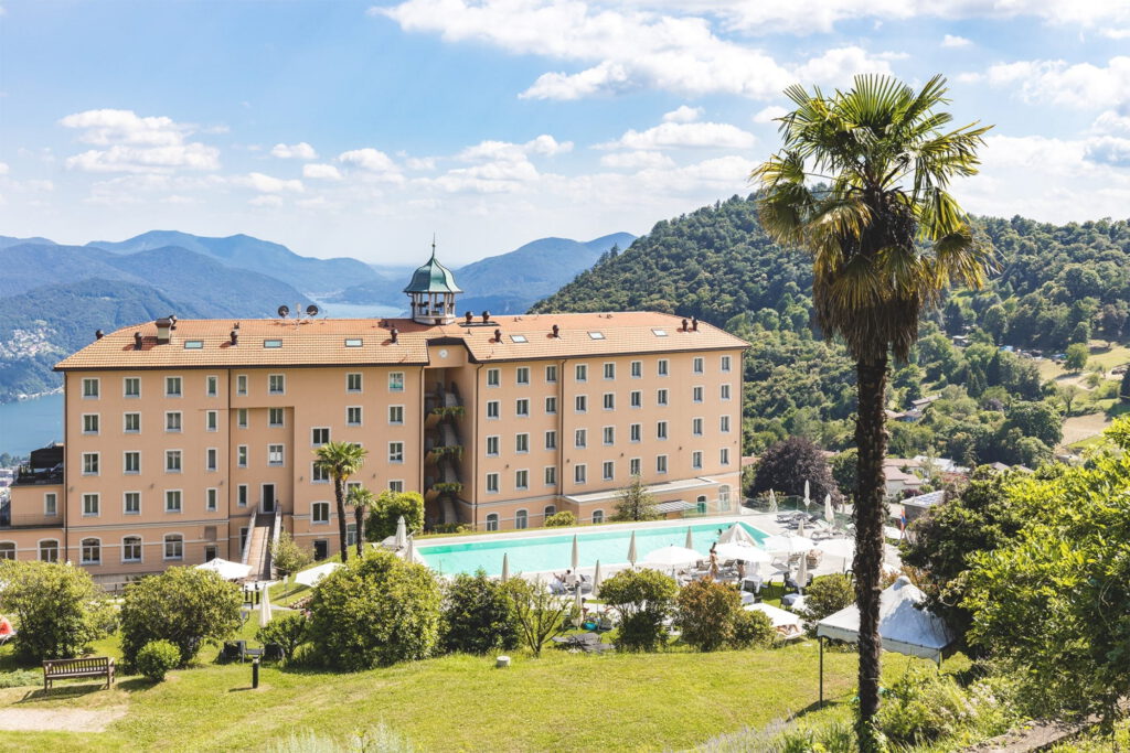 buitenkant van hotel kurhaus Cademario