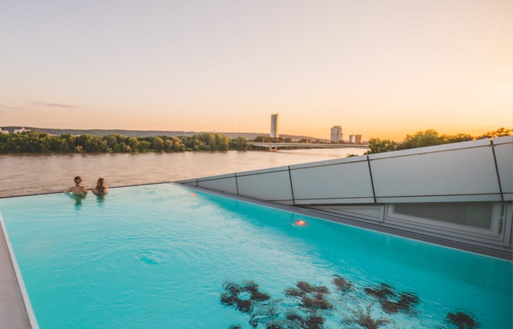 Kameha Grand Bonn wellnesshotel in Noordrijn-Westfalen, Duitsland - zwembad